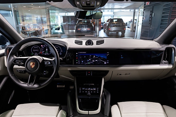 Porsche Cayenne 24 of 30