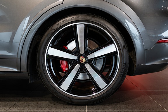 Porsche Cayenne 12 of 30