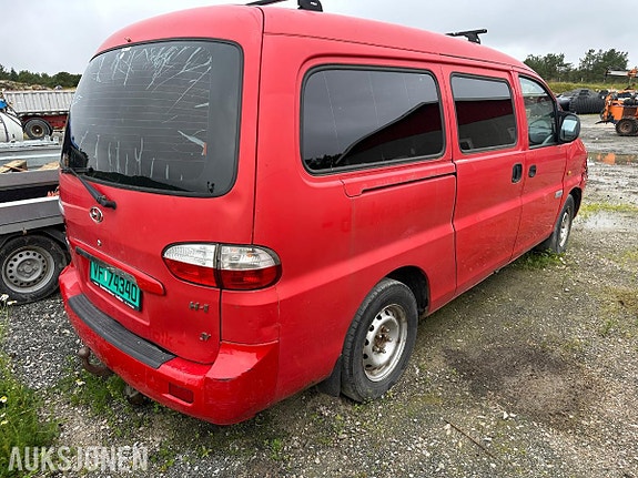 Hyundai H-1 3 of 5