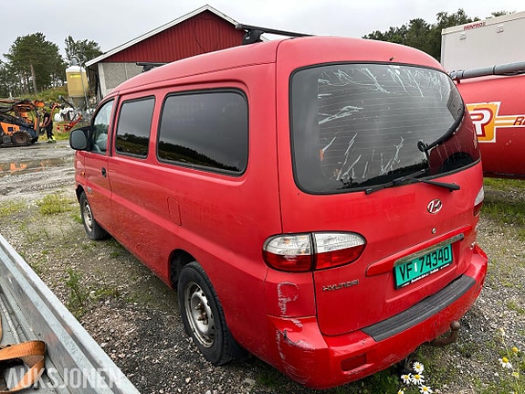 Hyundai H-1 4 of 5