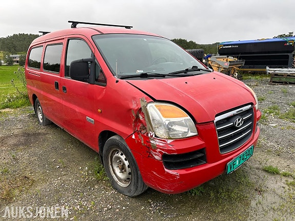 Hyundai H-1 2 of 5