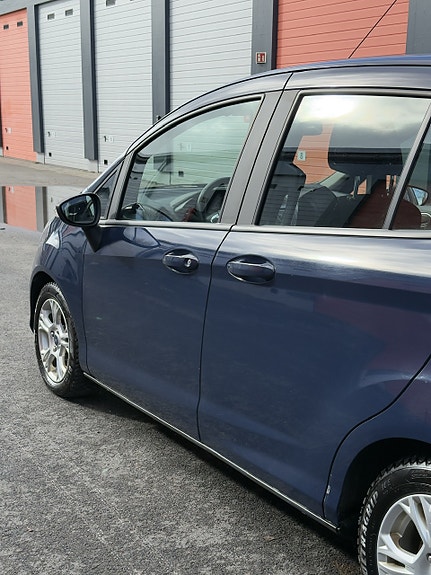 Ford B-MAX 18 of 30