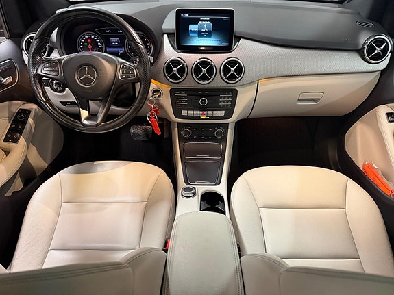 Mercedes-Benz B200 d 15 of 30