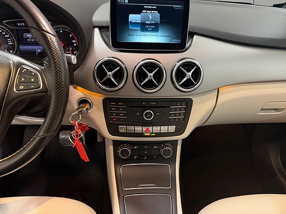Mercedes-Benz B200 d 14 of 30