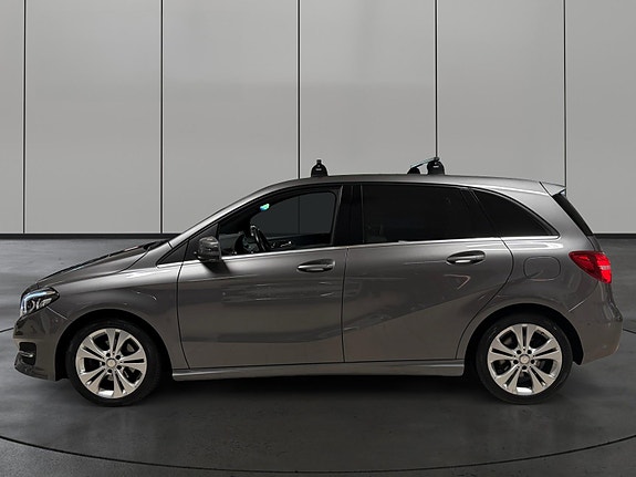 Mercedes-Benz B200 d 2 of 30