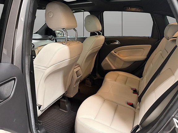 Mercedes-Benz B200 d 24 of 30