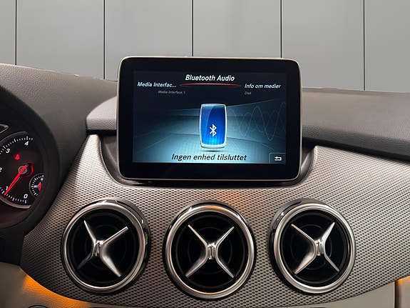Mercedes-Benz B200 d 20 of 30