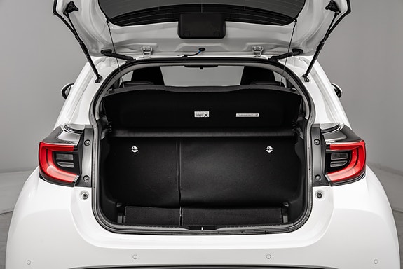 Toyota Yaris 12 of 30