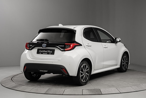 Toyota Yaris 4 of 30