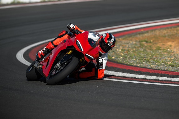 Ducati Panigale V2 S 2 of 25