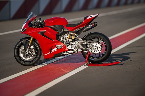 Ducati Panigale V2 S 7 of 25
