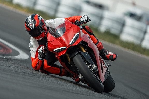 Ducati Panigale V2 S 3 of 25