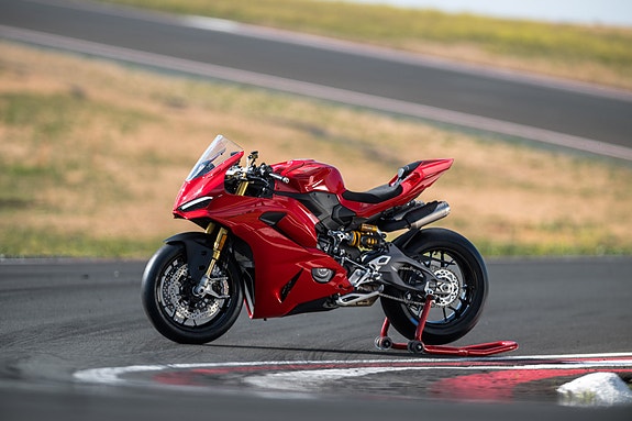 Ducati Panigale V2 S 4 of 25