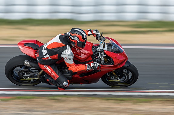 Ducati Panigale V2 S 6 of 25