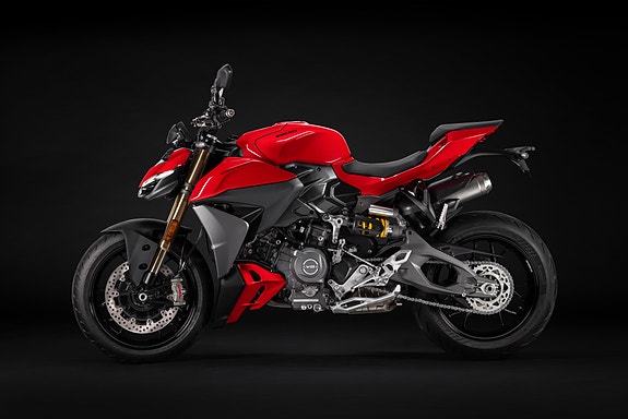 Ducati Streetfighter V2 4 of 5