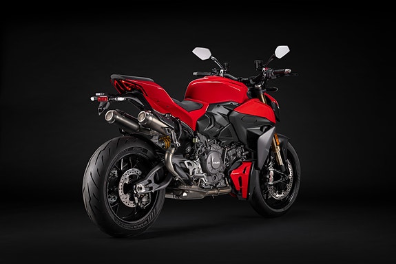 Ducati Streetfighter V2 3 of 5