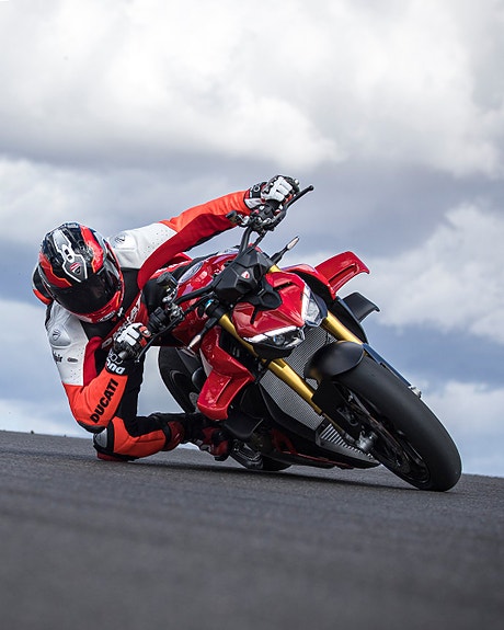 Ducati Streetfighter V4 S 8 of 18