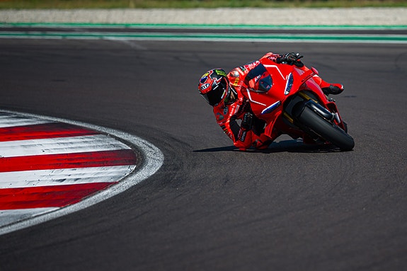 Ducati Panigale V4 R 9 of 22