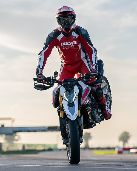 Ducati Hypermotard V2 SP 4 of 9