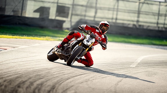 Ducati Hypermotard V2 SP 3 of 9