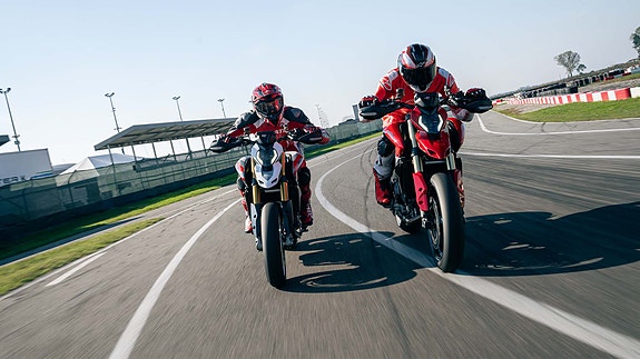 Ducati Hypermotard V2 SP 5 of 9