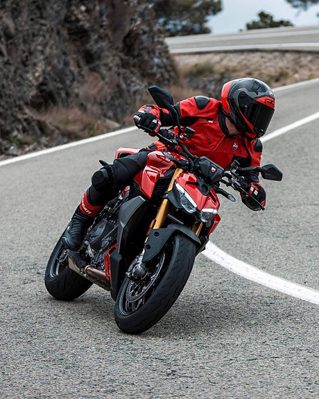 Ducati Streetfighter V2 S 5 of 13
