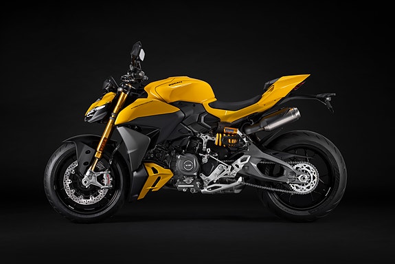 Ducati Streetfighter V2 S 9 of 13