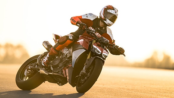 Ducati Streetfighter V2 S 2 of 13