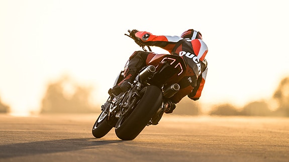 Ducati Streetfighter V2 S 6 of 13