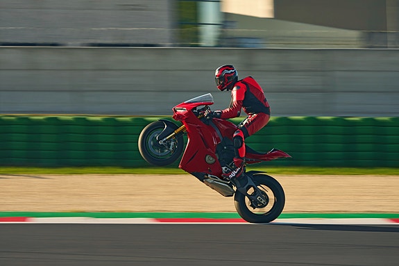 Ducati Panigale V4 S 4 of 15