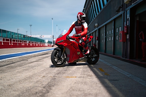 Ducati Panigale V4 S 5 of 15