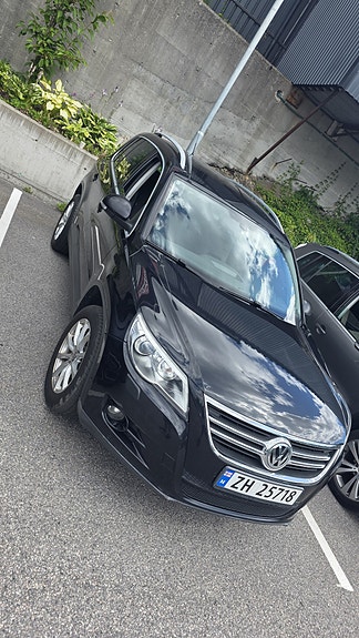 Volkswagen Tiguan 2 of 5