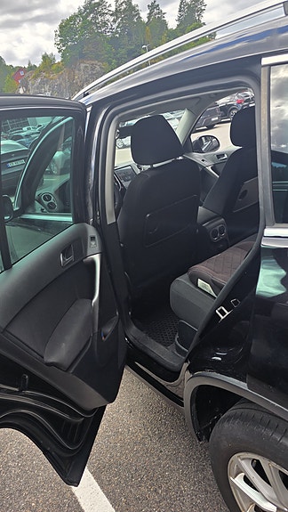 Volkswagen Tiguan 4 of 5