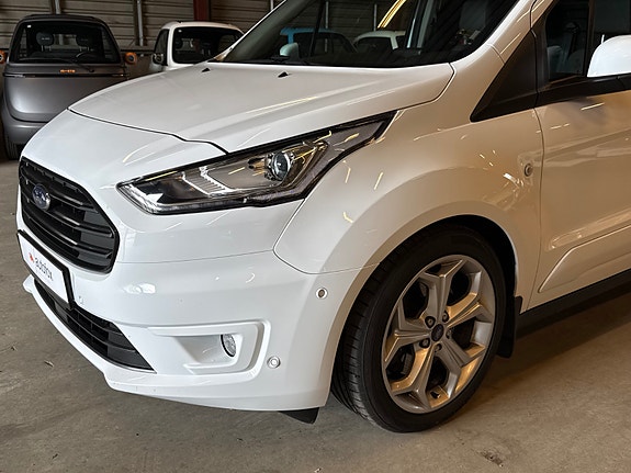 Ford Transit Connect 2 of 5