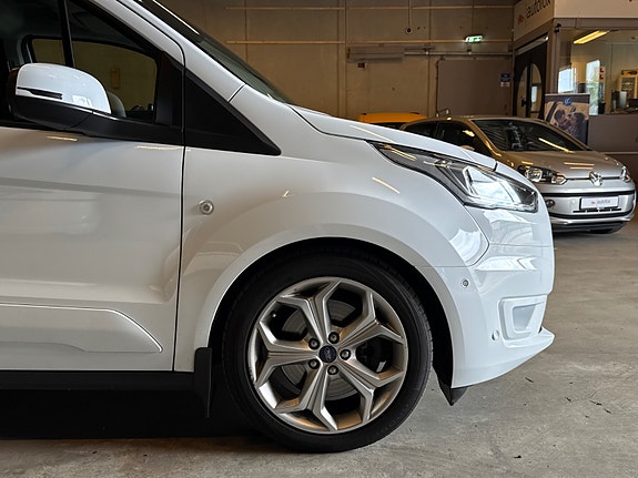 Ford Transit Connect 5 of 5