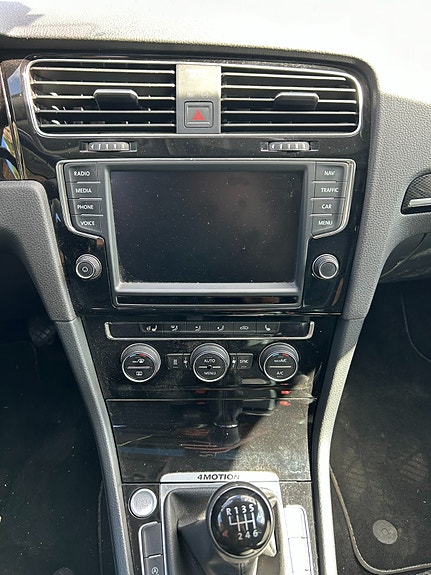 Volkswagen Golf VII 10 of 13