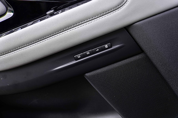 Land Rover Range Rover Evoque 28 of 30