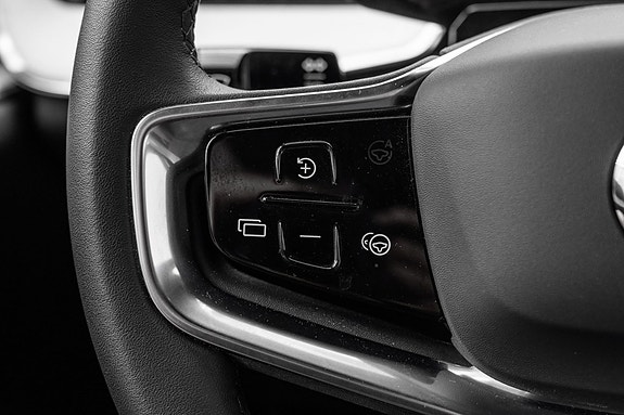 Volvo EX90 18 of 30