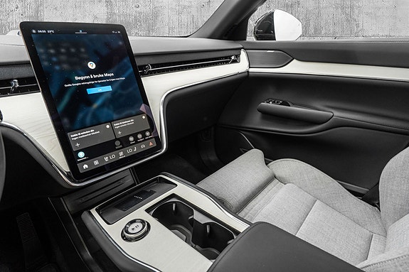 Volvo EX90 11 of 30