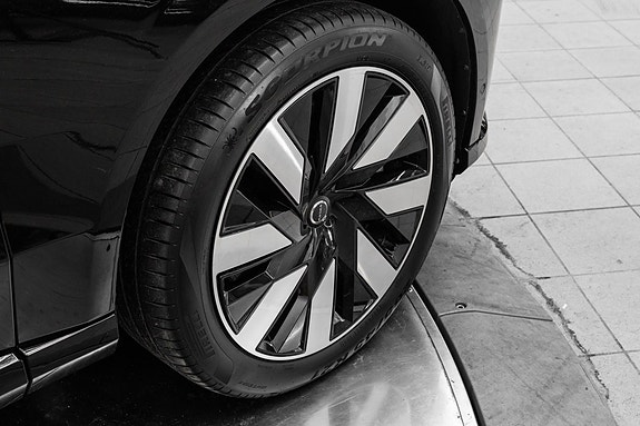 Volvo EX90 9 of 30