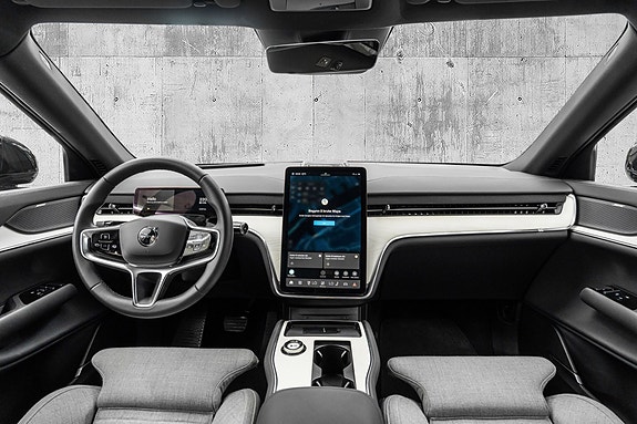 Volvo EX90 16 of 30