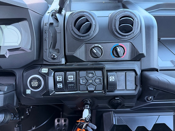 Can-Am Traxter HD9 8 of 11