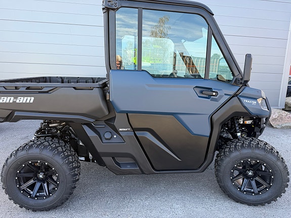 Can-Am Traxter HD9 4 of 11