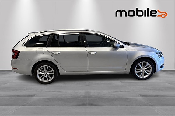 Skoda Octavia 2 of 5