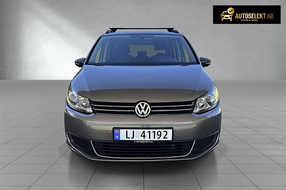 Volkswagen Touran 2 of 5