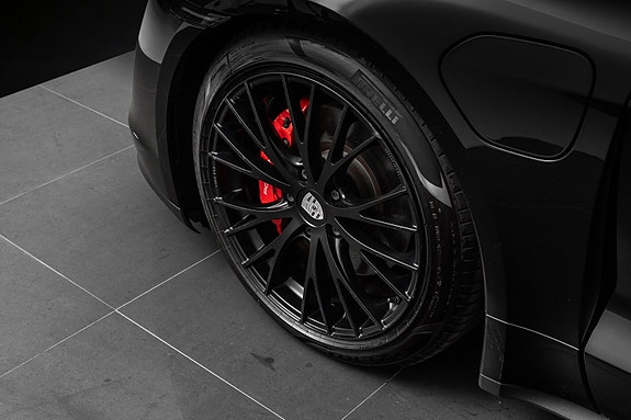 Porsche Taycan 12 of 30