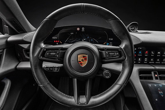 Porsche Taycan 18 of 30