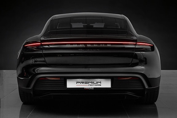 Porsche Taycan 8 of 30