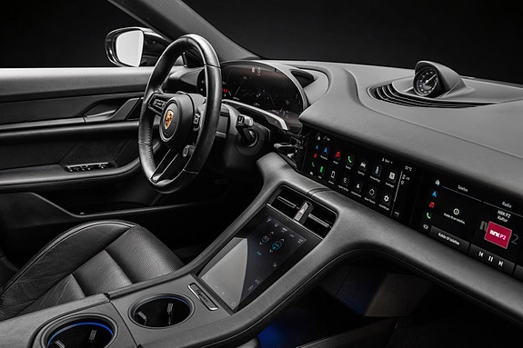 Porsche Taycan 14 of 30