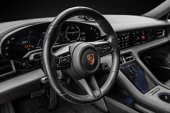 Porsche Taycan 16 of 30